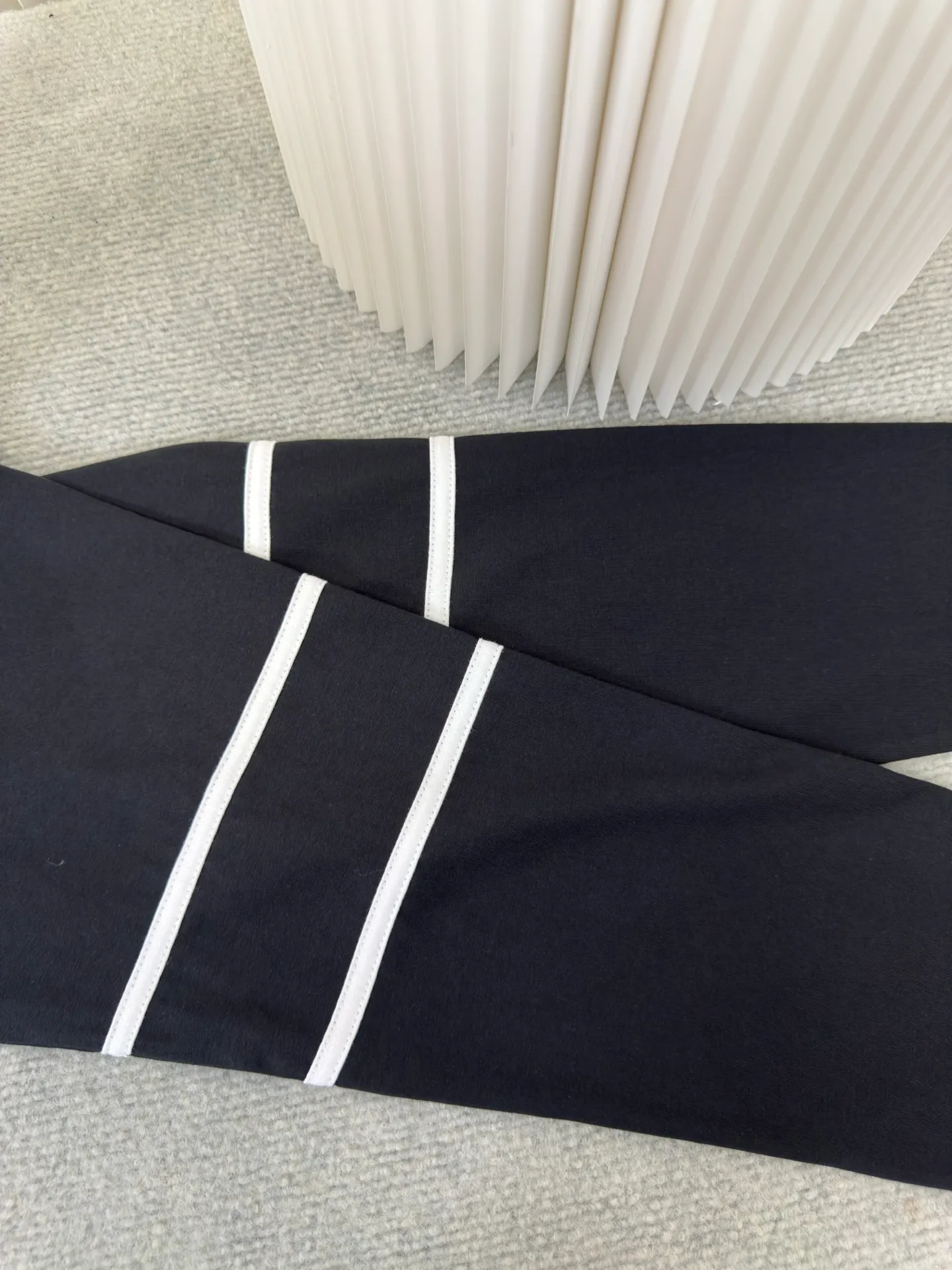P290 Chrome Hear printed spliced ​​long sleeves. The fabric is made of 26-woven 200g cotton. Splicing design. The printing is glue printing. Customized accessories. Size S M L